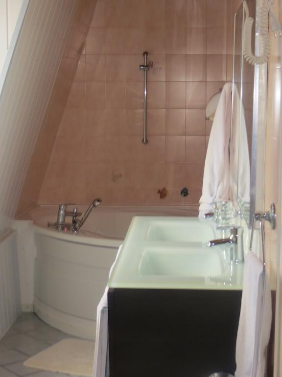 Logis Le Manoir De L'Onde Hotel Sens Bagian luar foto