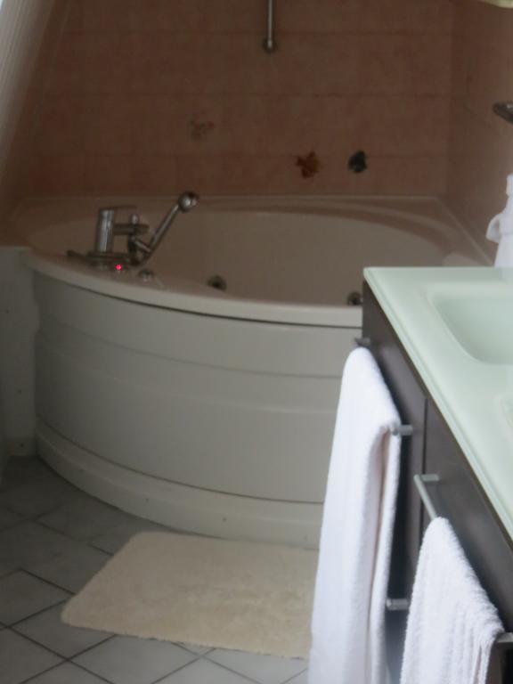 Logis Le Manoir De L'Onde Hotel Sens Bagian luar foto