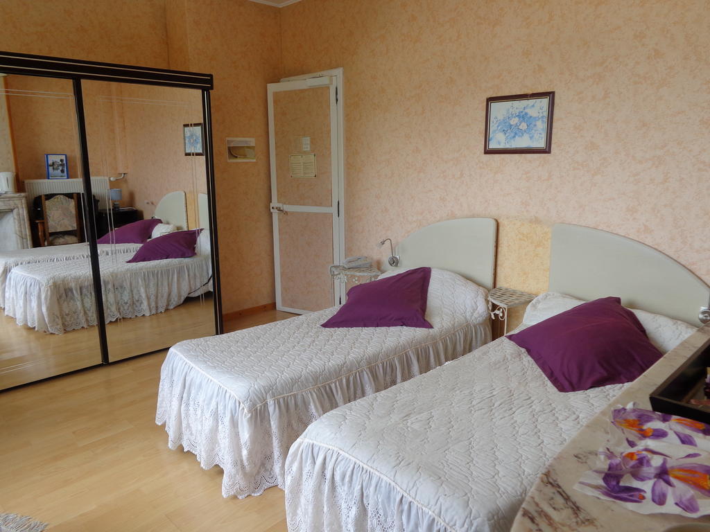Logis Le Manoir De L'Onde Hotel Sens Ruang foto