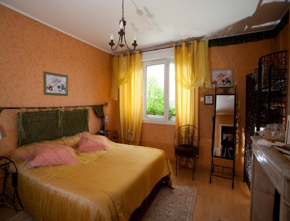 Logis Le Manoir De L'Onde Hotel Sens Bagian luar foto
