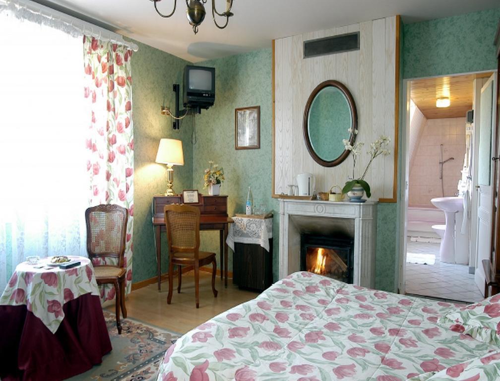 Logis Le Manoir De L'Onde Hotel Sens Ruang foto