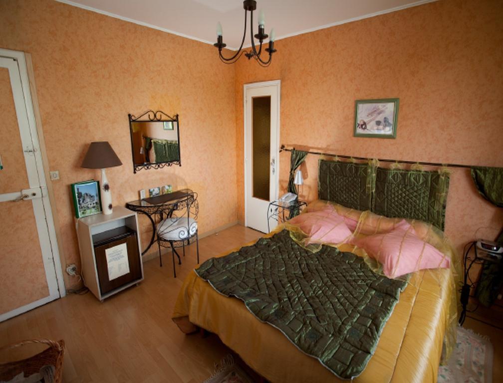 Logis Le Manoir De L'Onde Hotel Sens Ruang foto