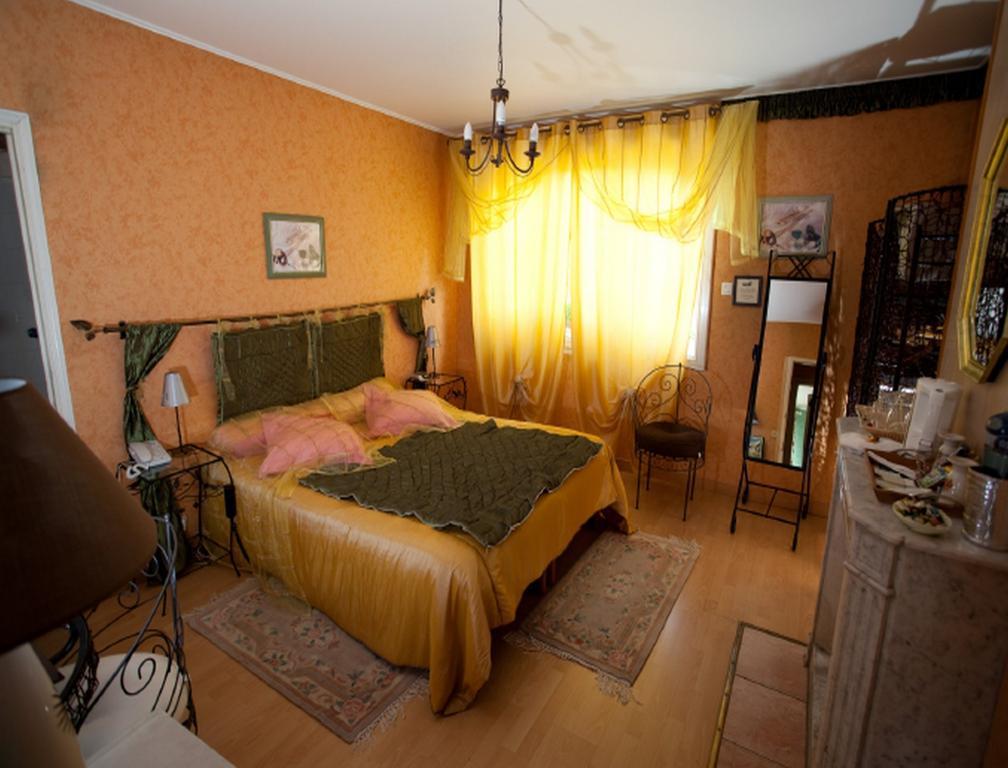 Logis Le Manoir De L'Onde Hotel Sens Ruang foto