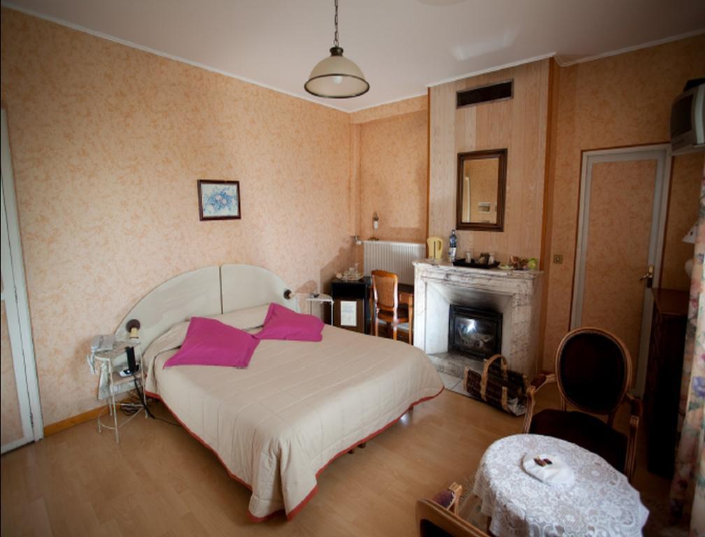 Logis Le Manoir De L'Onde Hotel Sens Ruang foto