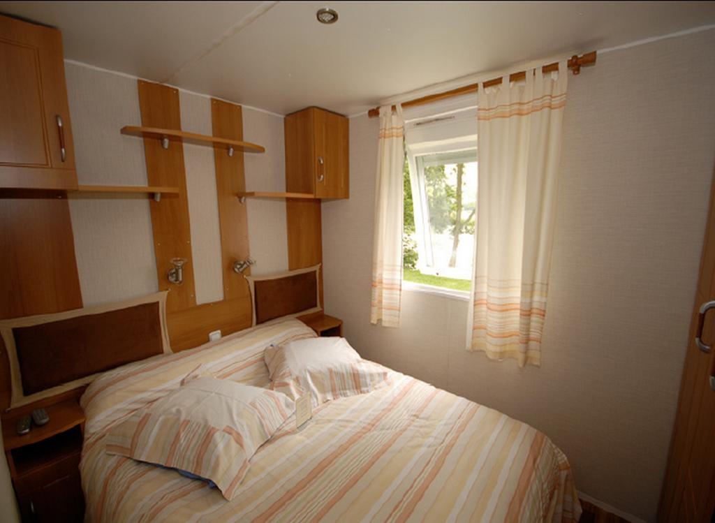 Logis Le Manoir De L'Onde Hotel Sens Ruang foto